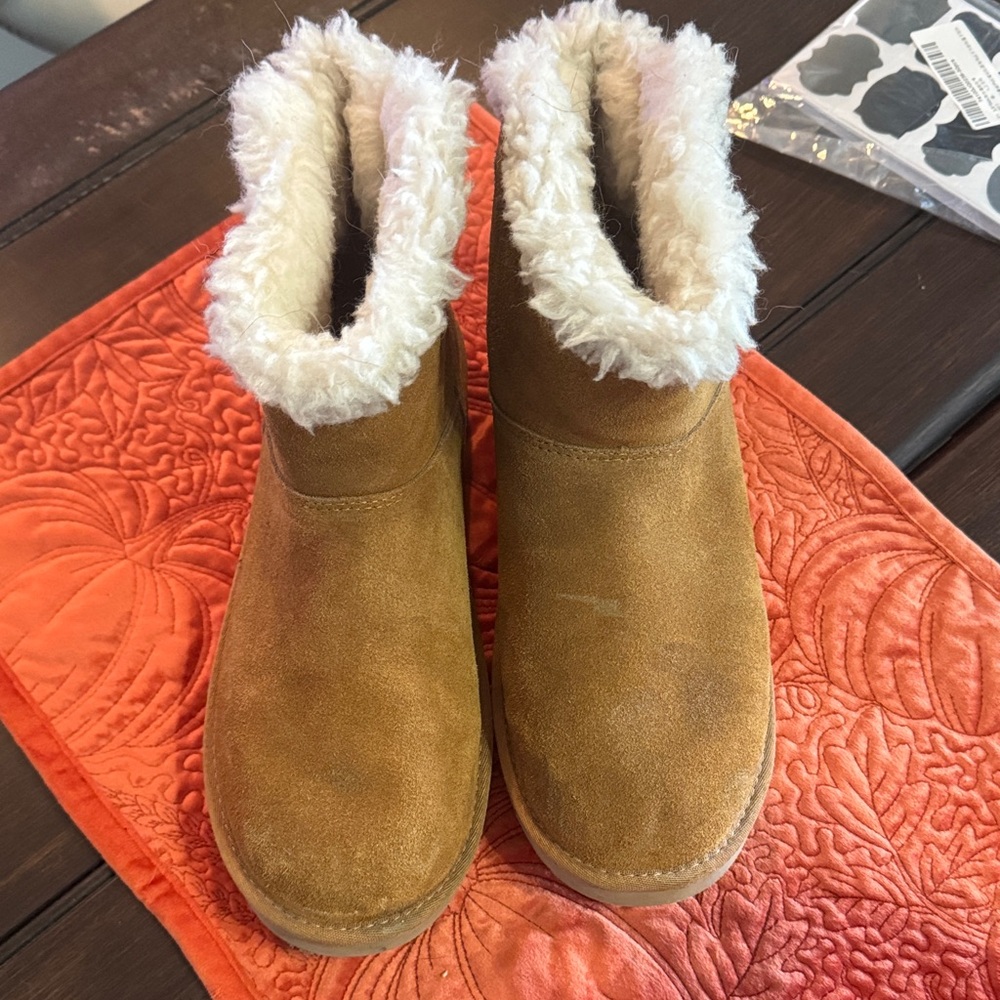 UGG Tan Suede Boots with White Fur Lining